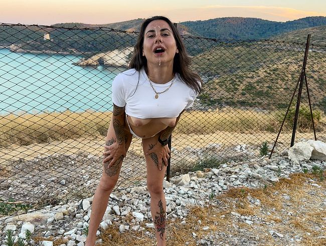 Jenny_Stella's Porno Video: 100 % OUTDOOR-s*x mit LIVE-besa**ng! Unterfi**ter Familienvater will endlich mal richtig fi**en!