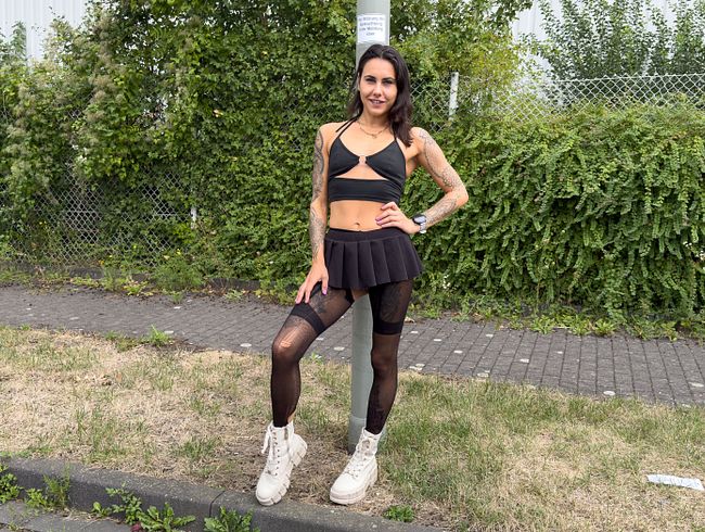 Jenny_Stella's Porno Video: OMG! Bin ich so eine SCHLAMPE? Extreme Gesichtsbesa**ng und fi**EN auf öffentlichem Parkplatz!