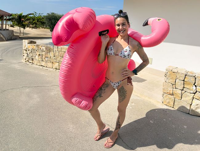 Jenny_Stella's Porno Video: OMG! Verbotener TEENIE-s*x (18+) im FAMILIEN-RESORT! KOMPLETTE 3-LOCH-ZERSTÖRUNG mit pi**dusche!
