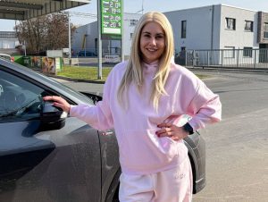 Jenny_Stella Porno Video: ALLES für eine TANKFÜLLUNG! ES REICHT mit den BENZINPREISEN! Benutz mich