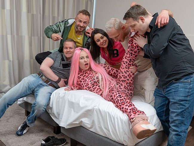 Jenny_Stella Porno Video: fo**ENBEFÜLLUNGEN! per***sER FAMILIEN GANGba*g – WARUM bestrafen unsere (stief-) Daddys uns so hart?