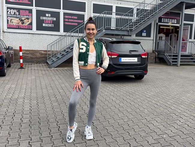 Jenny_Stella Porno Video: FSK 21+! fi*tING-WELTPREMIERE! Mein ALLERERSTES Mal vom Mann gefi*tet – die komplette Zerstörung?