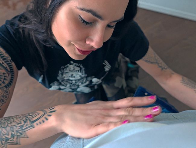 Jenny_Stella Porno Video: Hallo OMG! pi*I-PAUSE! VOM LKW-FAHER BENUTZT und AO GEfi**T! Mein Tourstart 2025!