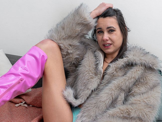 Jenny_Stella Porno Video: OMG! Doktor-Daddy fi**t mich SCHWANGER! Mit LIVE SCHWANGERSCHAFTSTEST für die fi**-SCHLAMPE!