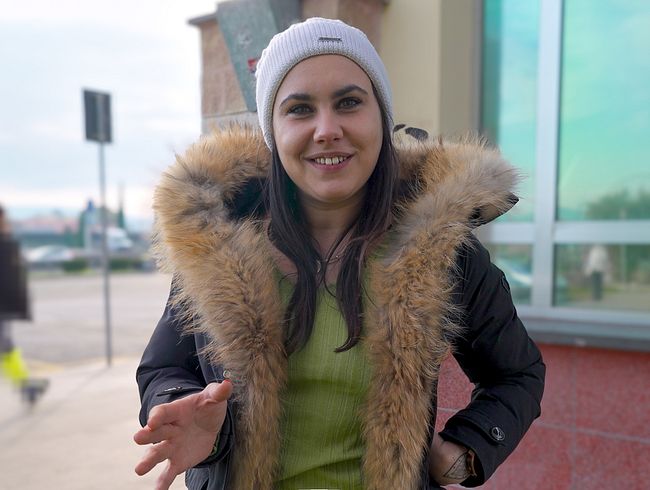 Jenny_Stella Porno Video: OMG! Mit dem sper*agesicht über die Raststätte. Lasse ich mich von jedem im Autobahnmotel AO fi**en?