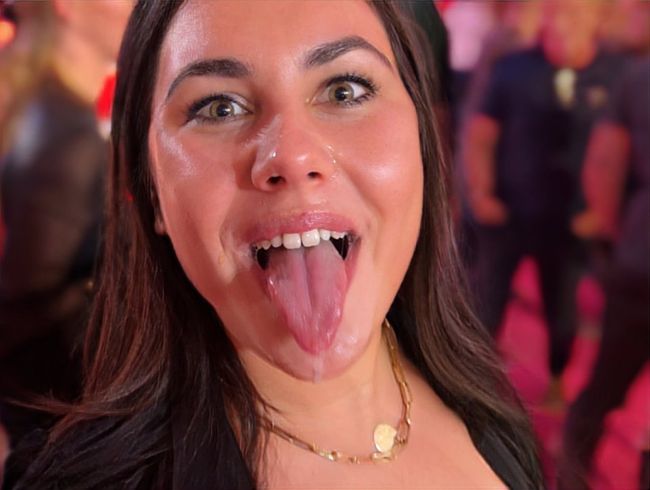 Jenny_Stella Porno Video: PUBLIC auf der VENUS! schw**z EVER + LIVE-sper*A-WALK auf der VENUS in BERLIN