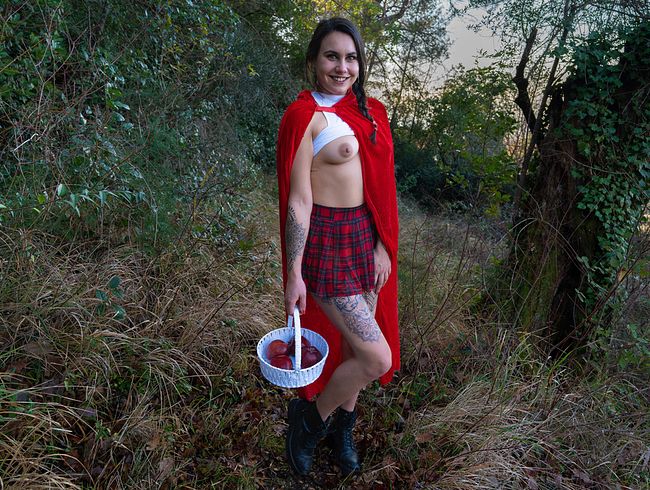 Jenny_Stella Porno Video: Rotkäppchen und der große böse „schw**z“! Ein Märchen zum Abspri**en!