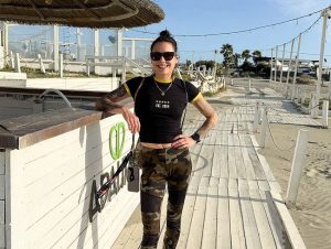 Jenny_Stella Porno Video: SAND in der fo**E & WIESO steck der BASEBALLSCHLÄGER in meinen lö**ern? Mein HERBST-STRAND-TAG!!