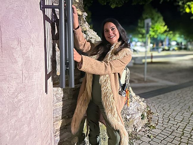 Jenny_Stella Porno Video: SO HEFTIG! Vom Restaurant NACKT in den Stadtpark! 3-Loch Aufdehnung mit mega cream**e!