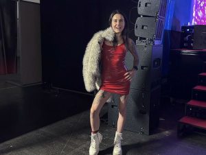 Jenny_Stella Porno Video: TEENIE (18+) schenkt mir VIP-TICKET! DIREKT AUF DER MESSE. JUNGschw**z bekommt VIP-fi** von mir!