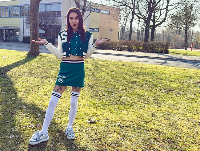 Jenny_Stella Porno Video: Vom Schulmäd**en zur strengen Lehrerin