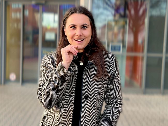 Jenny_Stella Porno Video: VORSICHT! ULTRA per***sER FAMILIEN-KINO- ABEND! Eskalation mit Stiefdaddy und Stiefbrüderchen.